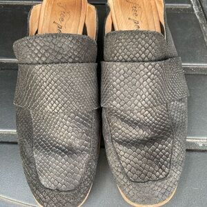 Free People Black Textured Slides